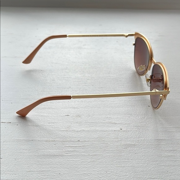 BETSEY JOHNSON NWOT Ladies Club Gold Cat Eye Sunglasses - Picture 9 of 11